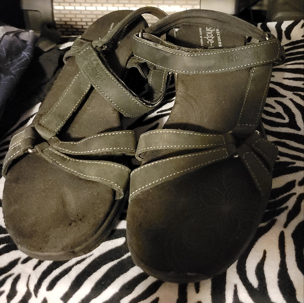 Skechers shape ups saddles black size 9